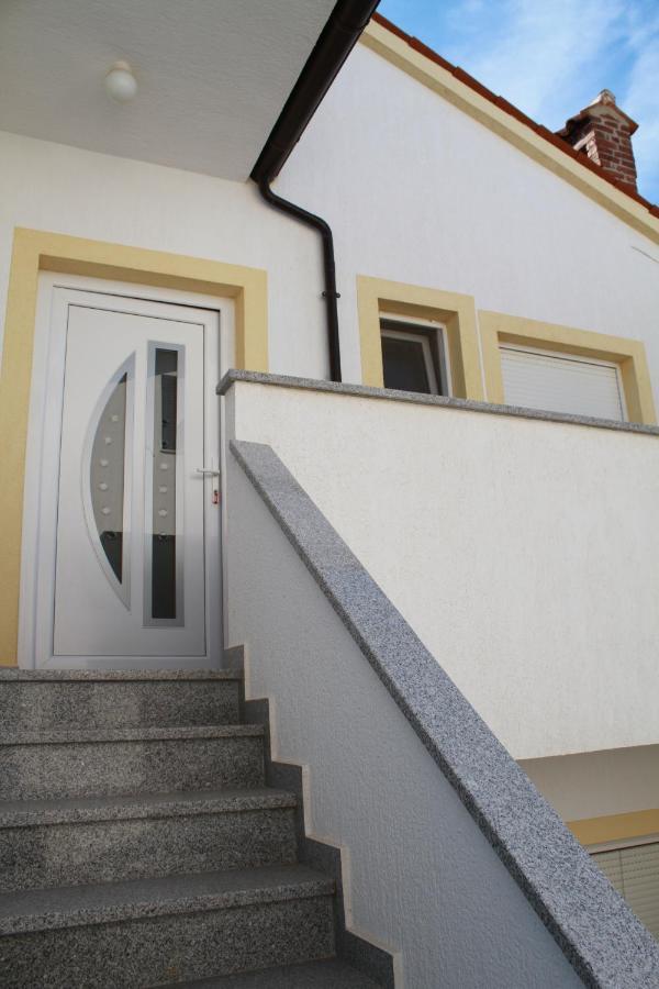 Apartment Mia Vinkuran Exteriör bild